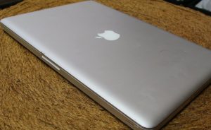 Cum să păstrezi un MacBook Pro curat