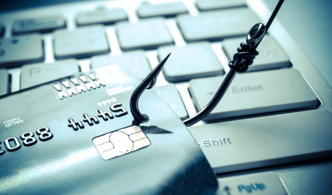 Evitați înșelătoriile de phishing pe internet sau email 
