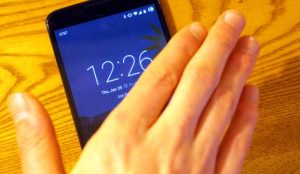Ascunde mesaje pe telefon iPhone sau Android