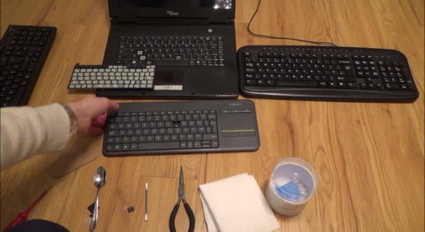 Curăță tastatura la laptop sau PC în siguranță