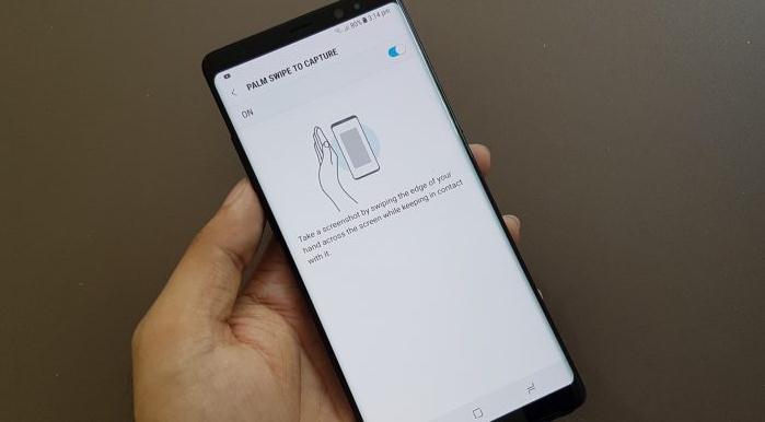 Captură de ecran Samsung Galaxy Note 8 functia Palm swipe to capture