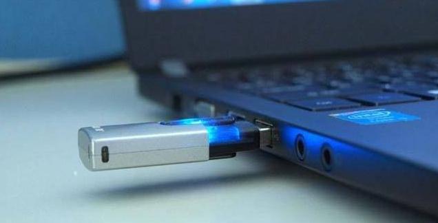 Cum protejezi PC-ul de stick-uri USB infectate